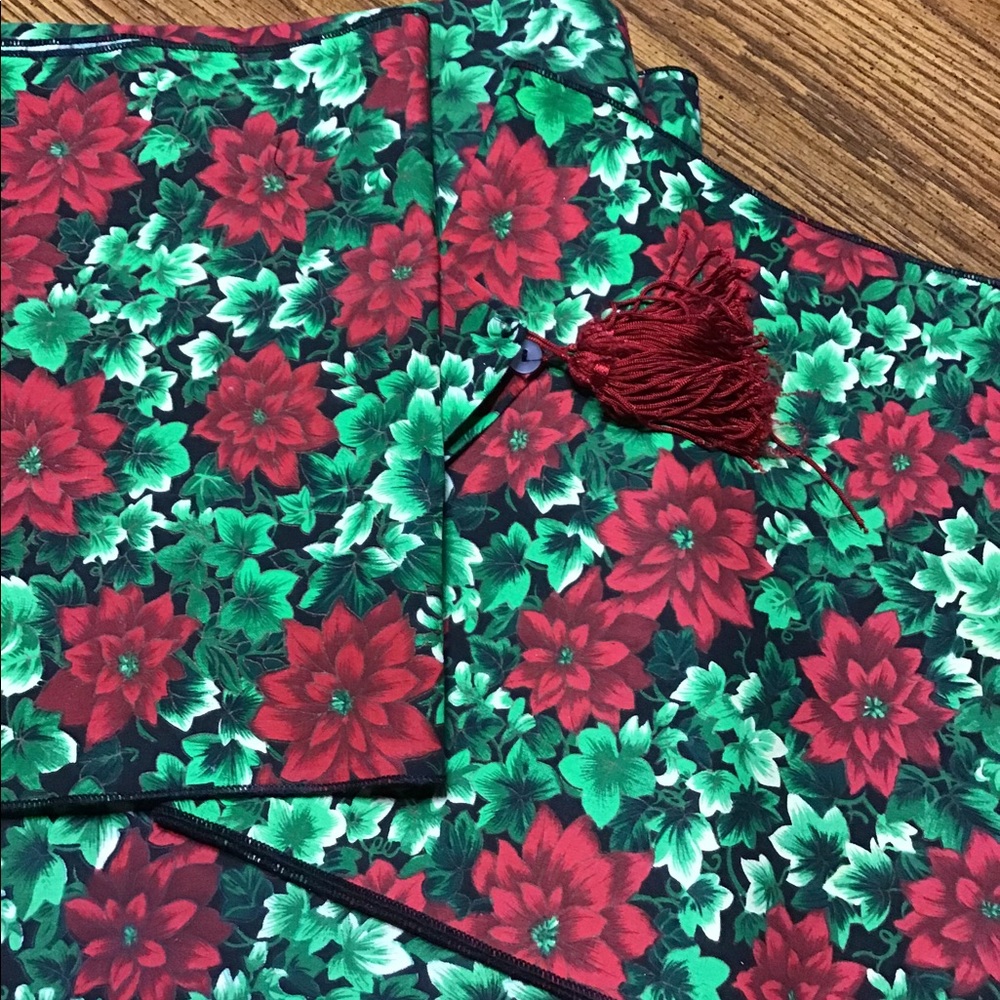 60x 102 table cloth with 2 matching table runners